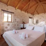 بيت للعطل Strofilia Authentic Skinária