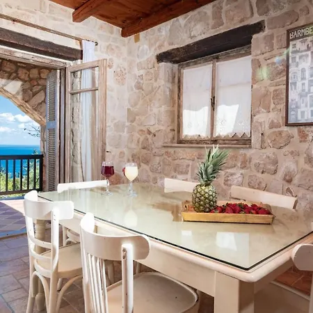 Ferienhaus Strofilia Authentic
