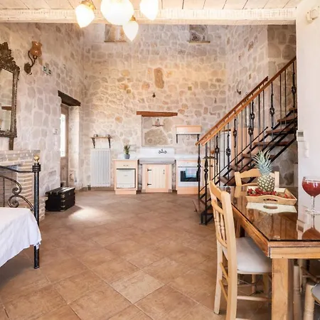 Ferienhaus Strofilia Authentic Skinária