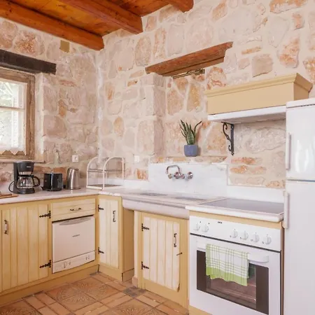 Feriehus Strofilia Authentic Skinária