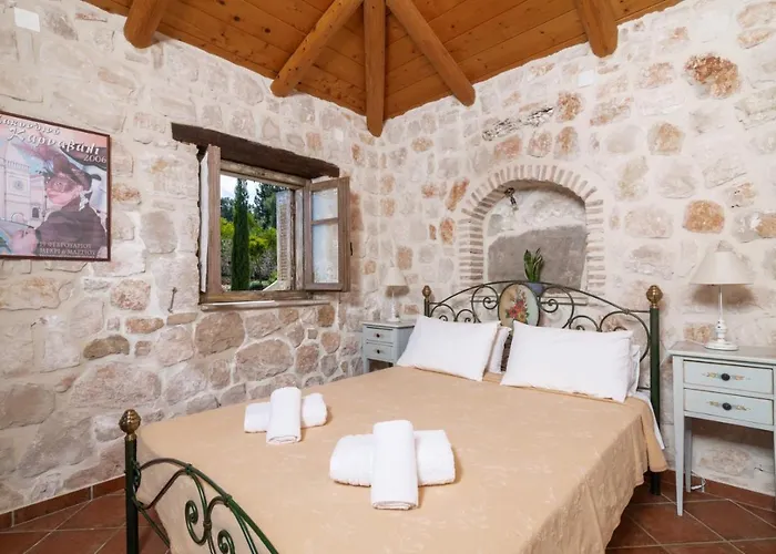 Ferienhaus Strofilia Authentic Skinária
