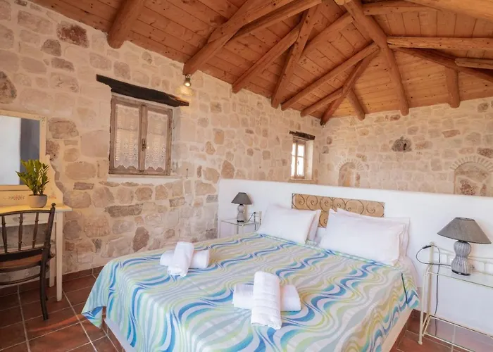 Ferienhaus Strofilia Authentic Skinária