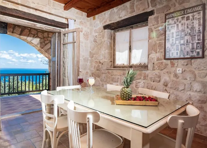 Holiday home Strofilia Authentic