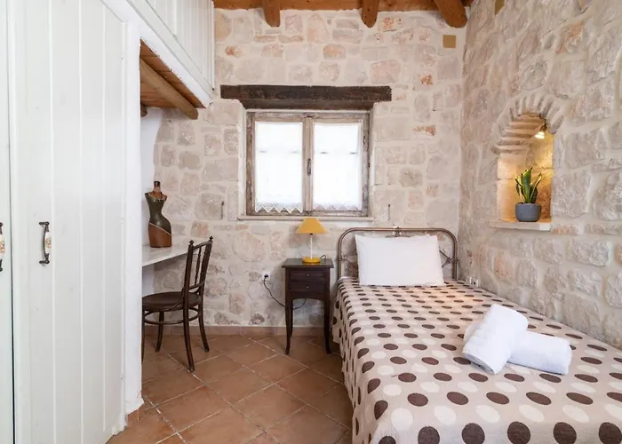 Ferienhaus Strofilia Authentic Skinária