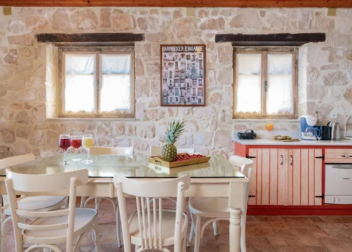 Holiday home Strofilia Authentic Skinaria
