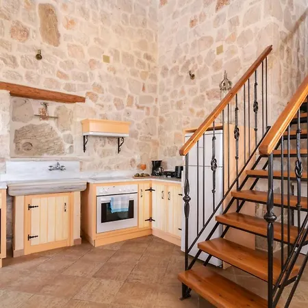 Strofilia Authentic * Skinária