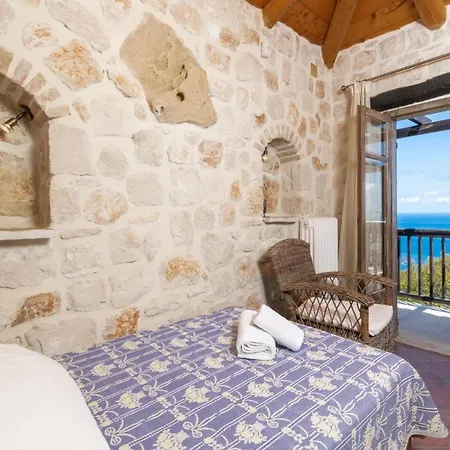 Semesterbostad Strofilia Authentic